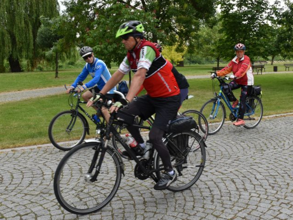 Rajd Papieski z biskupem na czele. Uczestnicy jadą z Sandomierza do Stanów Bojanowskich [zdjęcia]