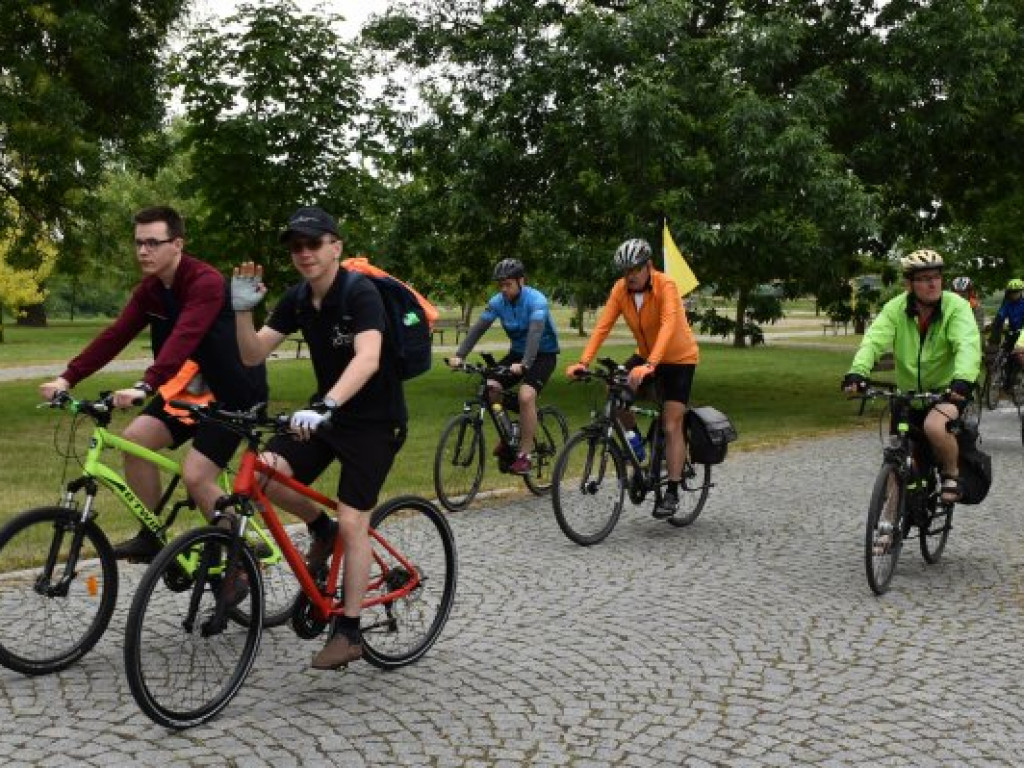 Rajd Papieski z biskupem na czele. Uczestnicy jadą z Sandomierza do Stanów Bojanowskich [zdjęcia]