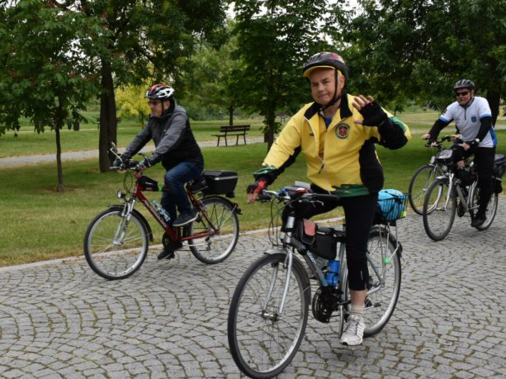 Rajd Papieski z biskupem na czele. Uczestnicy jadą z Sandomierza do Stanów Bojanowskich [zdjęcia]
