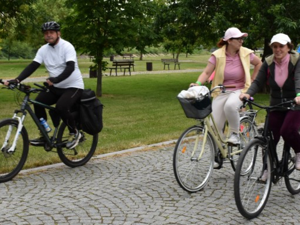Rajd Papieski z biskupem na czele. Uczestnicy jadą z Sandomierza do Stanów Bojanowskich [zdjęcia]