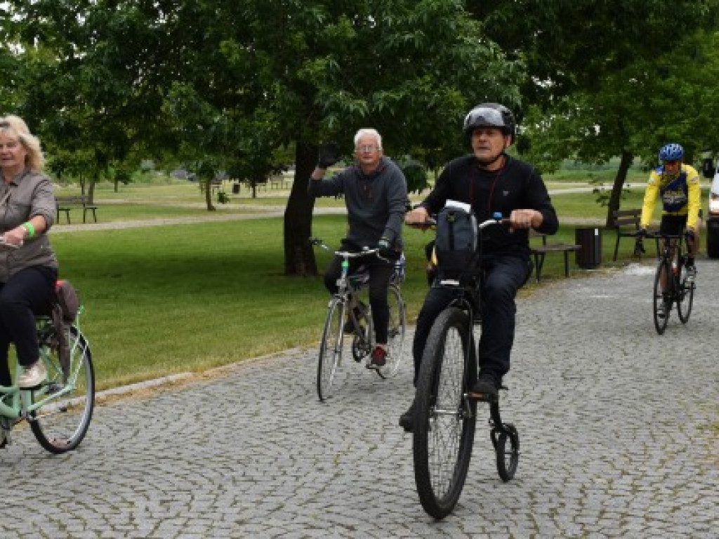 Rajd Papieski z biskupem na czele. Uczestnicy jadą z Sandomierza do Stanów Bojanowskich [zdjęcia]