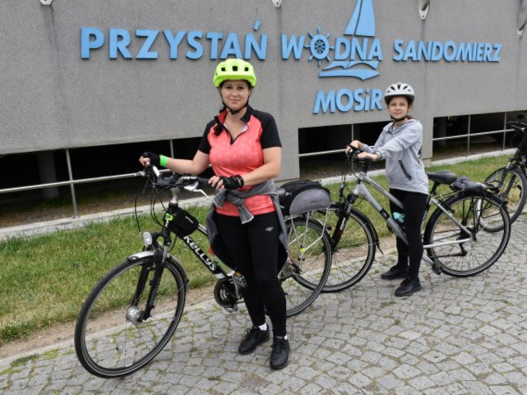 Rajd Papieski z biskupem na czele. Uczestnicy jadą z Sandomierza do Stanów Bojanowskich [zdjęcia]