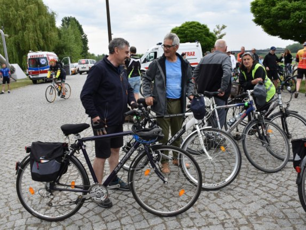 Rajd Papieski z biskupem na czele. Uczestnicy jadą z Sandomierza do Stanów Bojanowskich [zdjęcia]