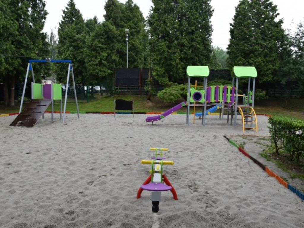 Nowy plac zabaw i inne atrakcje w prezencie dla najmłodszych sandomierzan [zdjęcia]