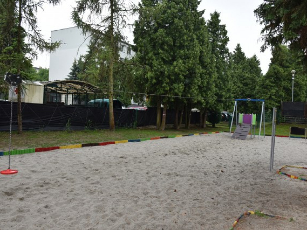 Nowy plac zabaw i inne atrakcje w prezencie dla najmłodszych sandomierzan [zdjęcia]