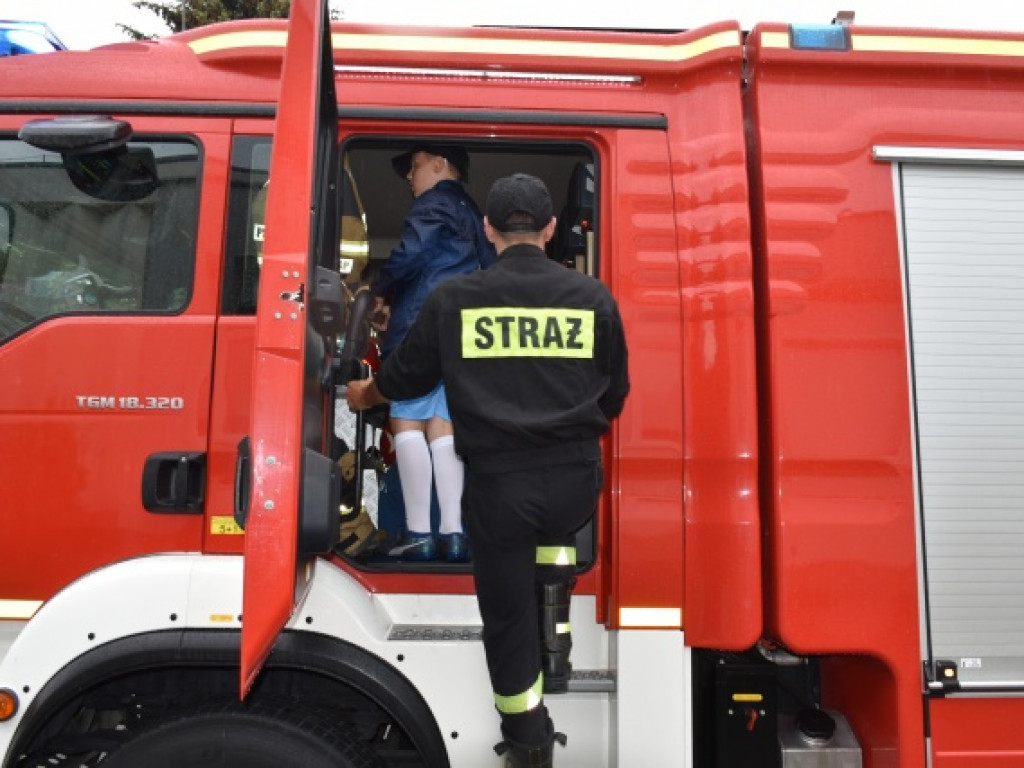 Nowy plac zabaw i inne atrakcje w prezencie dla najmłodszych sandomierzan [zdjęcia]