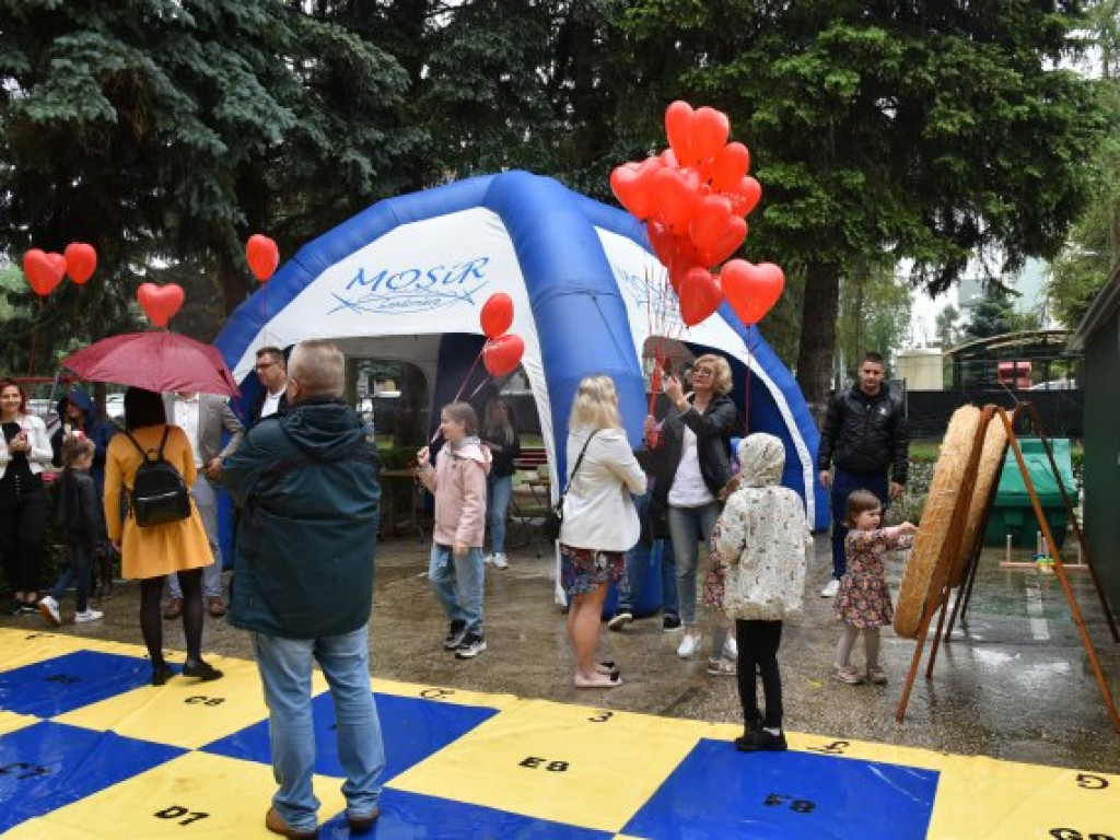 Nowy plac zabaw i inne atrakcje w prezencie dla najmłodszych sandomierzan [zdjęcia]