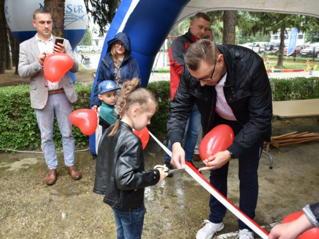 Nowy plac zabaw i inne atrakcje w prezencie dla najmłodszych sandomierzan [zdjęcia]