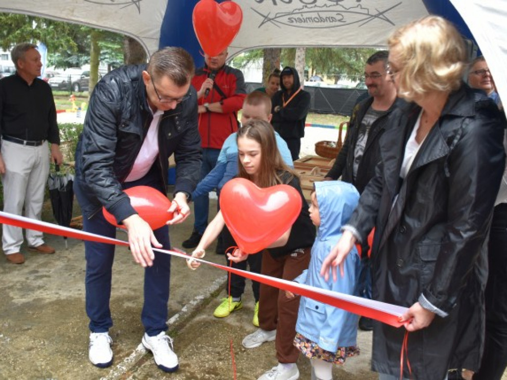 Nowy plac zabaw i inne atrakcje w prezencie dla najmłodszych sandomierzan [zdjęcia]