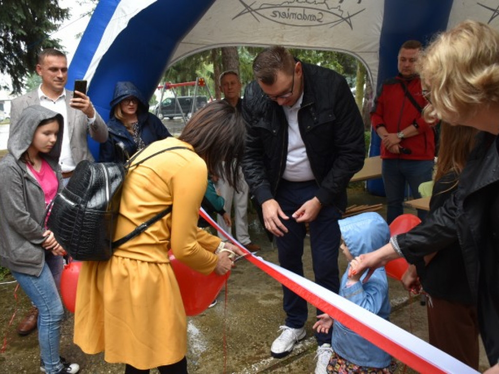 Nowy plac zabaw i inne atrakcje w prezencie dla najmłodszych sandomierzan [zdjęcia]