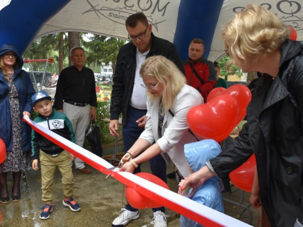 Nowy plac zabaw i inne atrakcje w prezencie dla najmłodszych sandomierzan [zdjęcia]