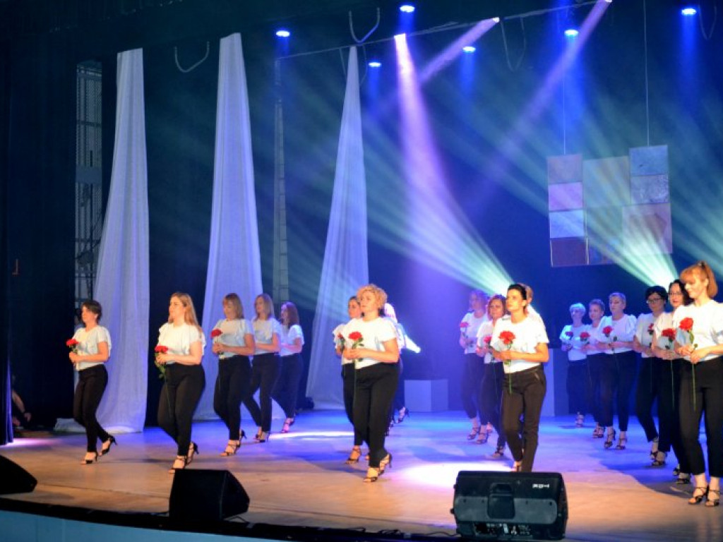 Taneczne popisy na scenie Tarnobrzeskiego Domu Kultury [zdjęcia]