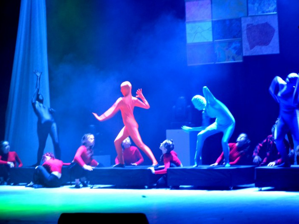 Taneczne popisy na scenie Tarnobrzeskiego Domu Kultury [zdjęcia]