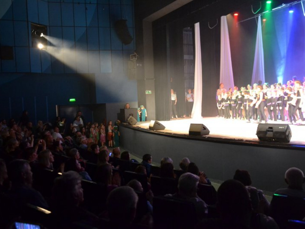Taneczne popisy na scenie Tarnobrzeskiego Domu Kultury [zdjęcia]