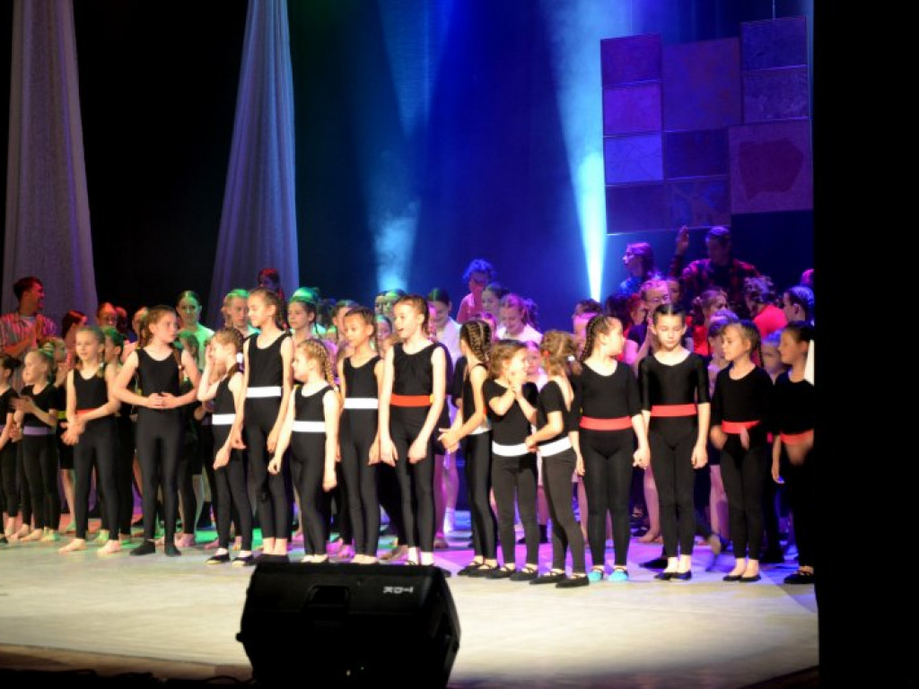 Taneczne popisy na scenie Tarnobrzeskiego Domu Kultury [zdjęcia]