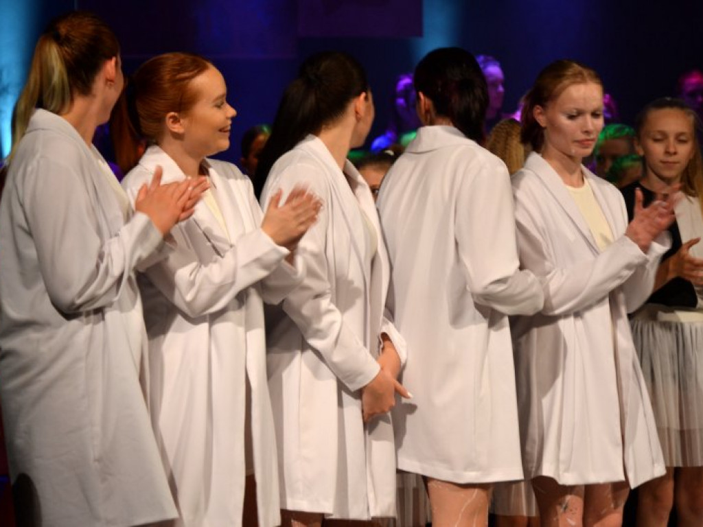 Taneczne popisy na scenie Tarnobrzeskiego Domu Kultury [zdjęcia]