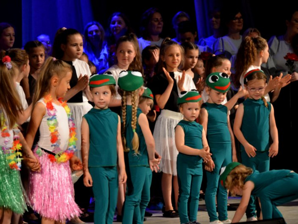 Taneczne popisy na scenie Tarnobrzeskiego Domu Kultury [zdjęcia]