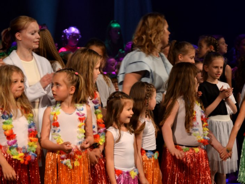 Taneczne popisy na scenie Tarnobrzeskiego Domu Kultury [zdjęcia]