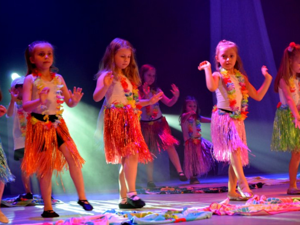 Taneczne popisy na scenie Tarnobrzeskiego Domu Kultury [zdjęcia]