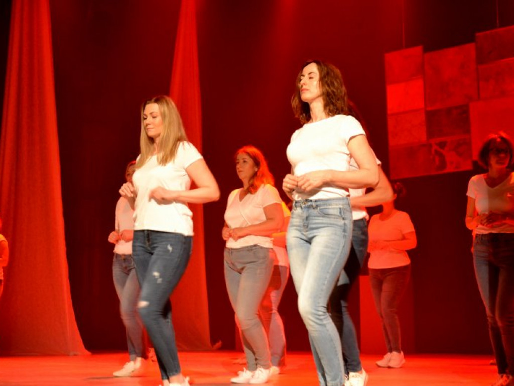 Taneczne popisy na scenie Tarnobrzeskiego Domu Kultury [zdjęcia]