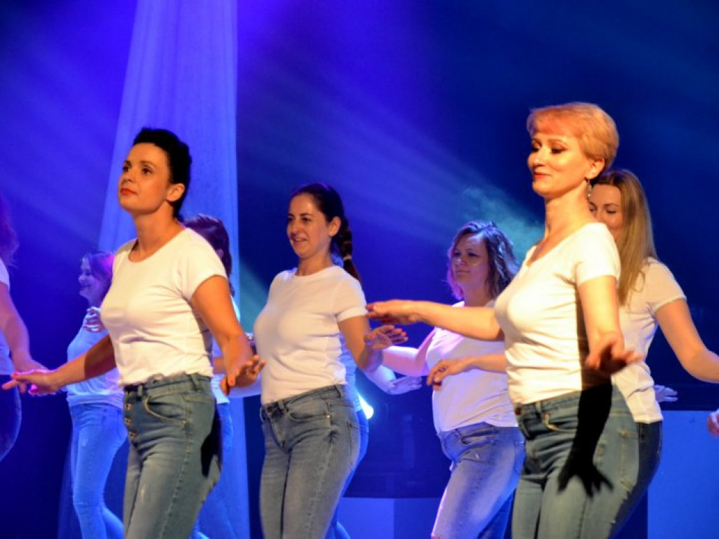 Taneczne popisy na scenie Tarnobrzeskiego Domu Kultury [zdjęcia]