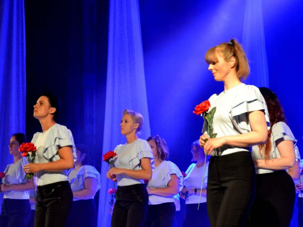 Taneczne popisy na scenie Tarnobrzeskiego Domu Kultury [zdjęcia]