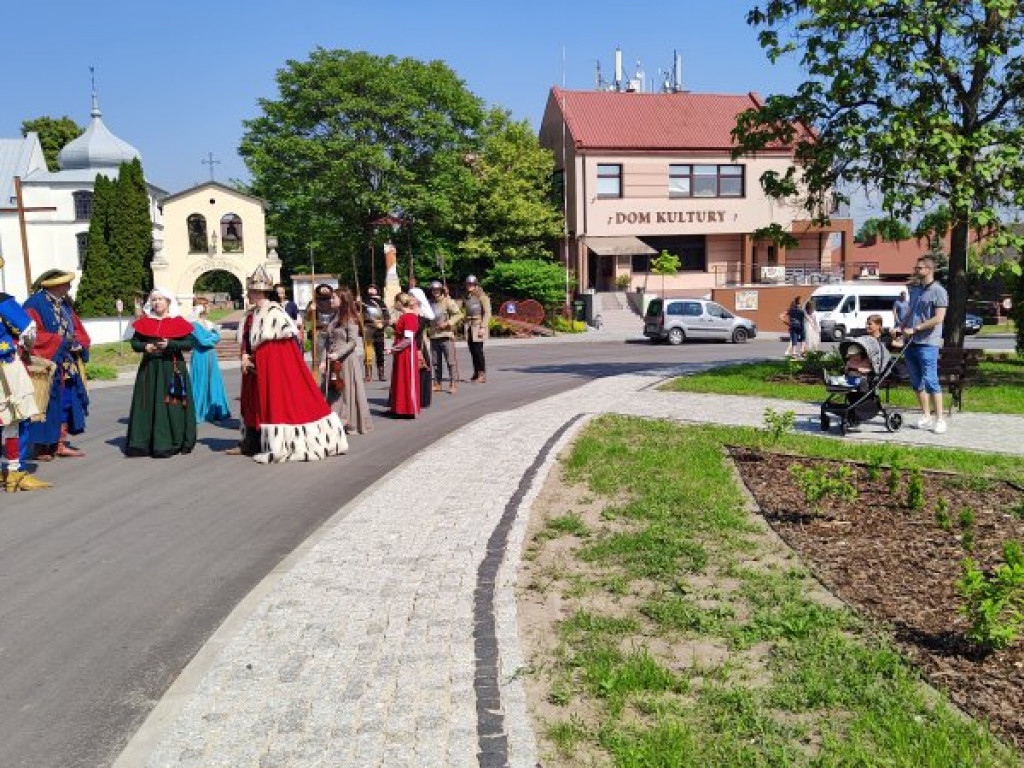 Rynek w Koprzywnicy uroczyście otwarty [zdjęcia]