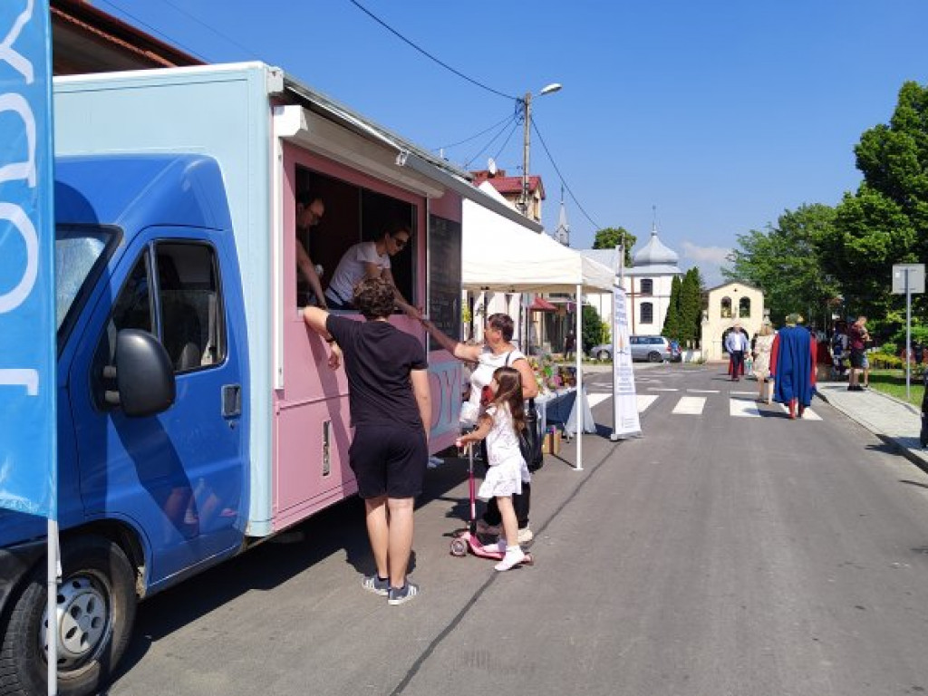 Rynek w Koprzywnicy uroczyście otwarty [zdjęcia]