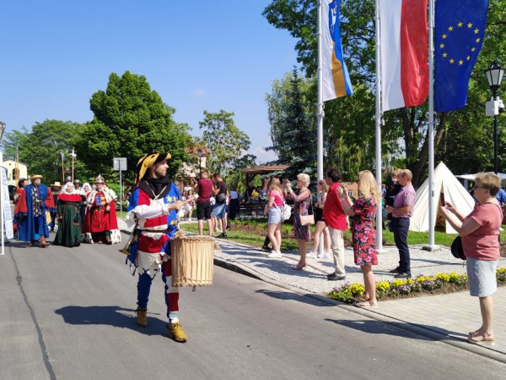 Rynek w Koprzywnicy uroczyście otwarty [zdjęcia]