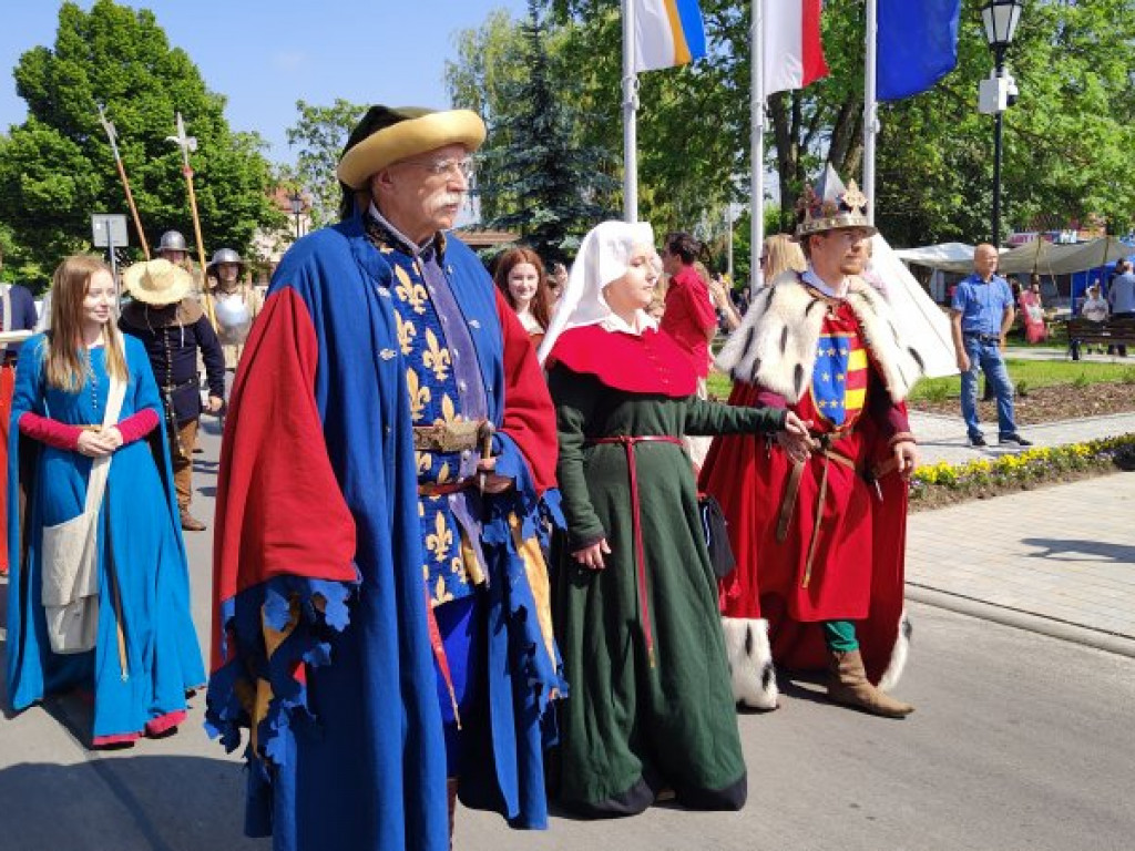 Rynek w Koprzywnicy uroczyście otwarty [zdjęcia]