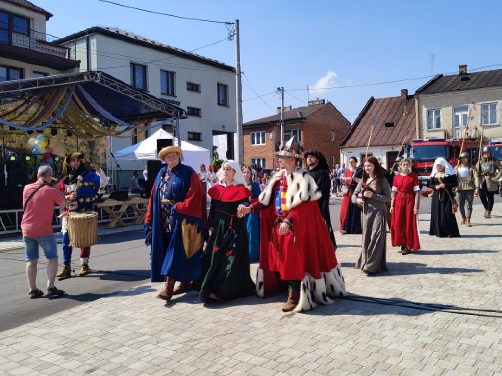 Rynek w Koprzywnicy uroczyście otwarty [zdjęcia]