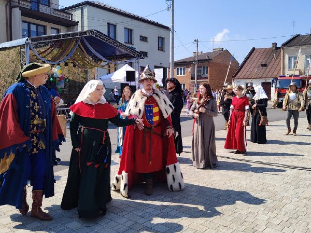 Rynek w Koprzywnicy uroczyście otwarty [zdjęcia]