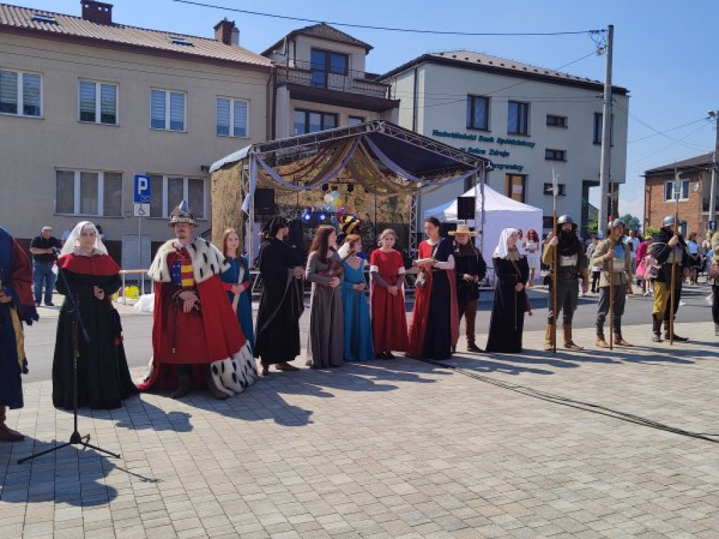 Rynek w Koprzywnicy uroczyście otwarty [zdjęcia]