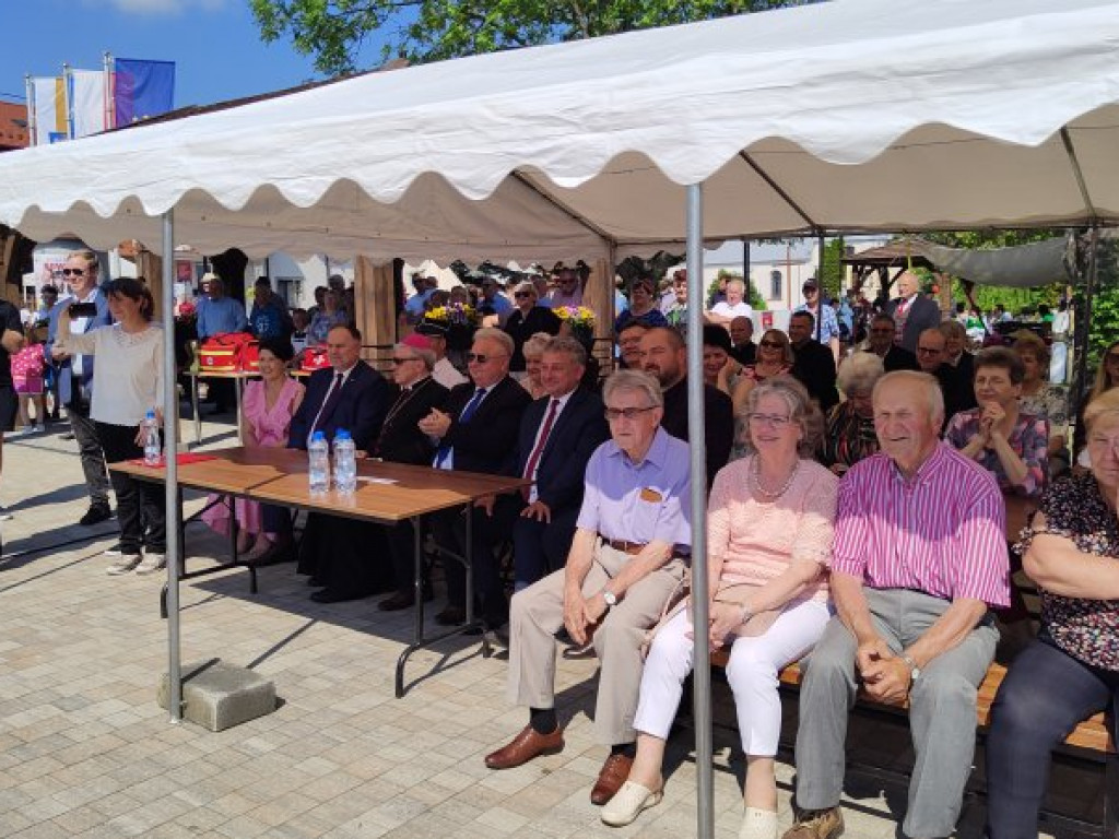 Rynek w Koprzywnicy uroczyście otwarty [zdjęcia]