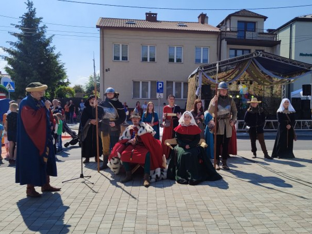 Rynek w Koprzywnicy uroczyście otwarty [zdjęcia]