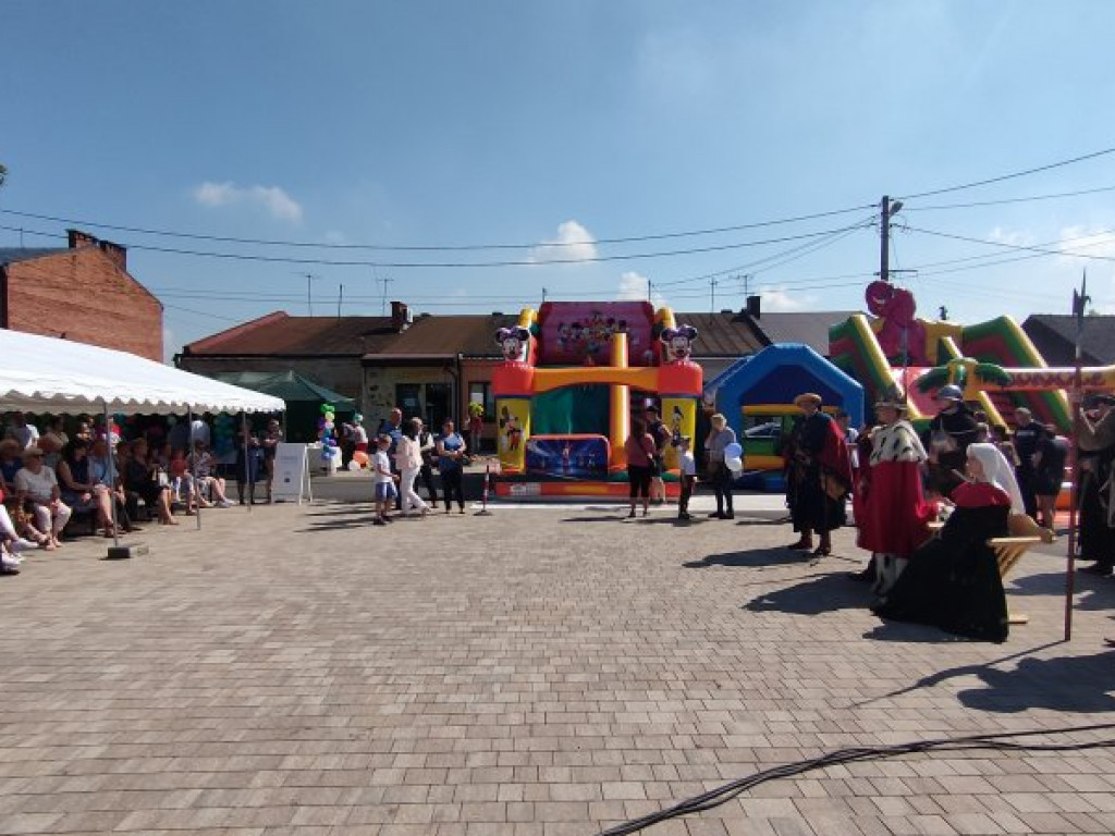 Rynek w Koprzywnicy uroczyście otwarty [zdjęcia]
