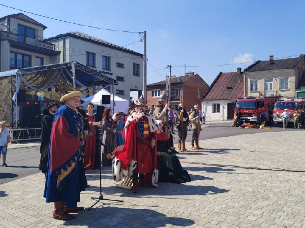 Rynek w Koprzywnicy uroczyście otwarty [zdjęcia]