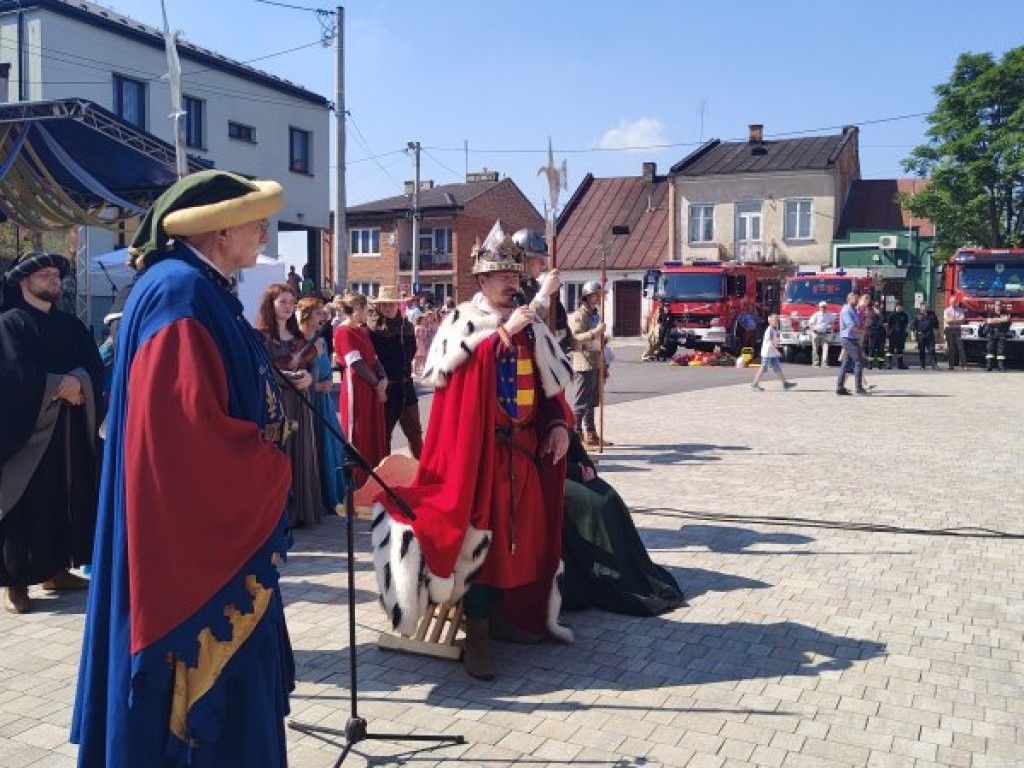 Rynek w Koprzywnicy uroczyście otwarty [zdjęcia]