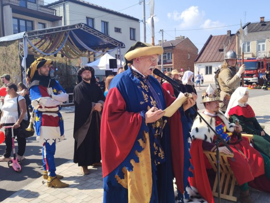 Rynek w Koprzywnicy uroczyście otwarty [zdjęcia]