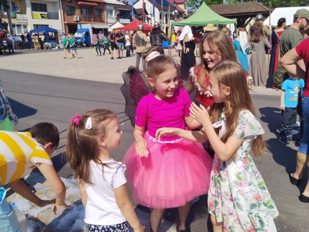 Rynek w Koprzywnicy uroczyście otwarty [zdjęcia]