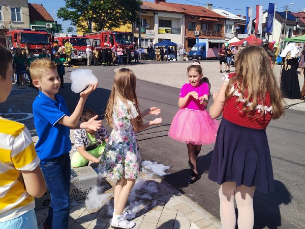 Rynek w Koprzywnicy uroczyście otwarty [zdjęcia]