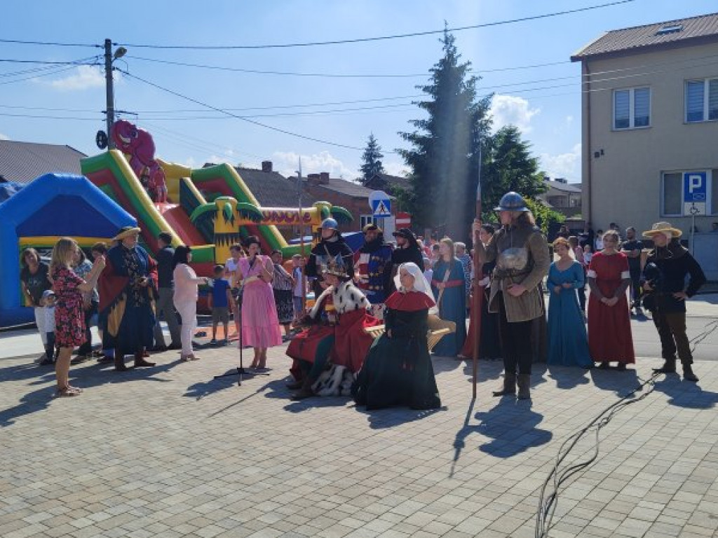 Rynek w Koprzywnicy uroczyście otwarty [zdjęcia]
