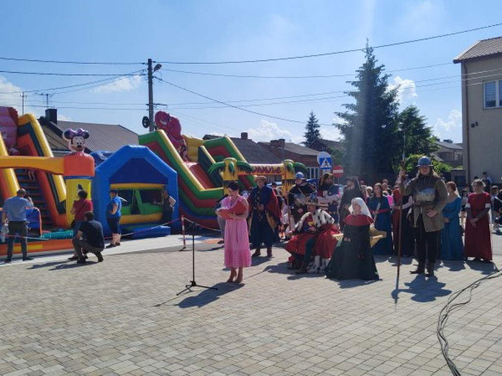 Rynek w Koprzywnicy uroczyście otwarty [zdjęcia]