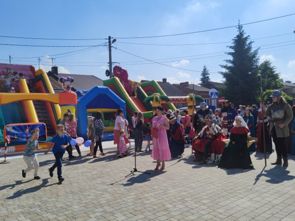 Rynek w Koprzywnicy uroczyście otwarty [zdjęcia]
