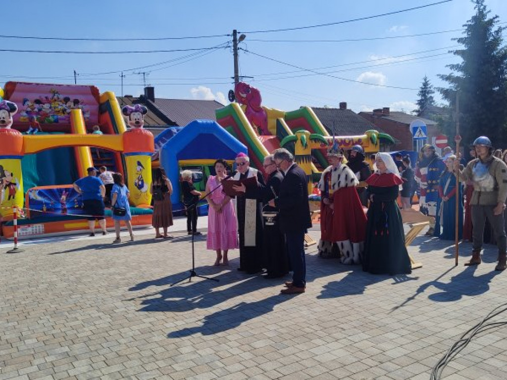 Rynek w Koprzywnicy uroczyście otwarty [zdjęcia]