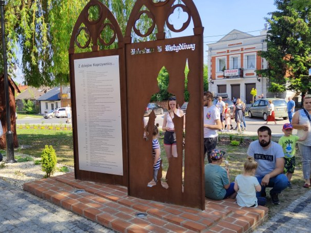Rynek w Koprzywnicy uroczyście otwarty [zdjęcia]