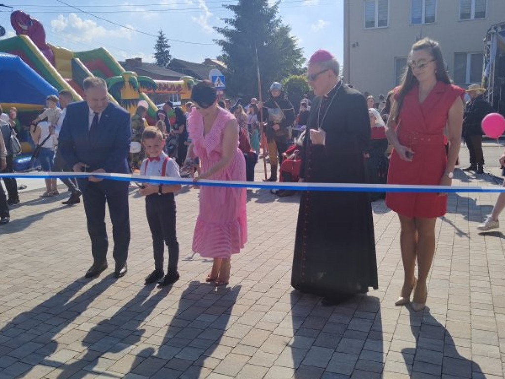 Rynek w Koprzywnicy uroczyście otwarty [zdjęcia]