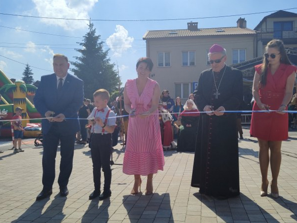 Rynek w Koprzywnicy uroczyście otwarty [zdjęcia]