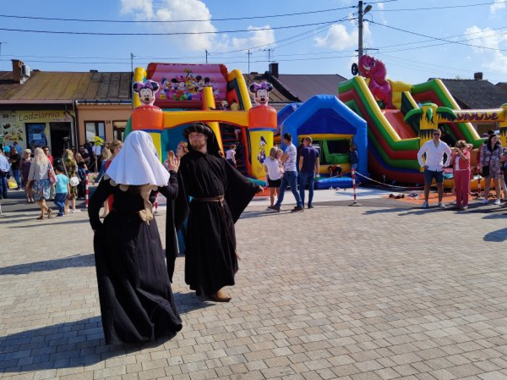 Rynek w Koprzywnicy uroczyście otwarty [zdjęcia]