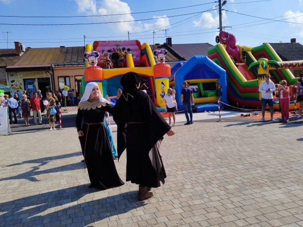 Rynek w Koprzywnicy uroczyście otwarty [zdjęcia]